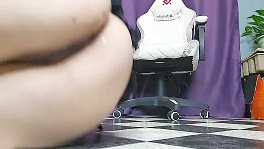 Amcıktaki Şeker, Götten Şeker, Dildonun Tatlı Yapışkan Deliklerini Sikiyor.
