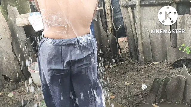 Hint ev hanımı banyo dışında