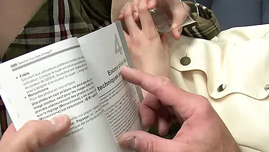 Asyalı genç kız genç amında sikiliyor