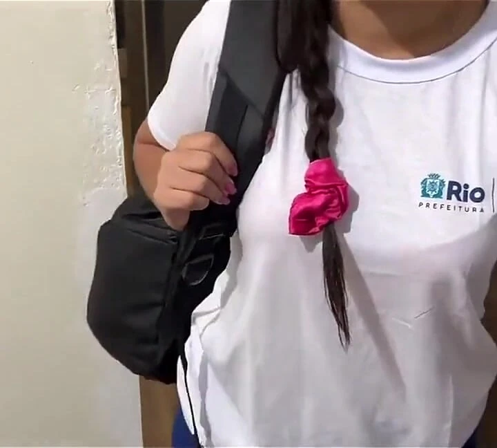 Rio'lu öğrenci evinde özel öğretmenini emiyor, öğrenci yarak emme dersleri veriyor