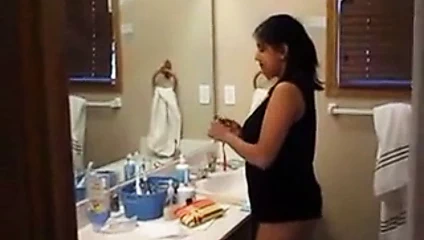 Ateşli Hintli evli kadın dölümü yutuyor