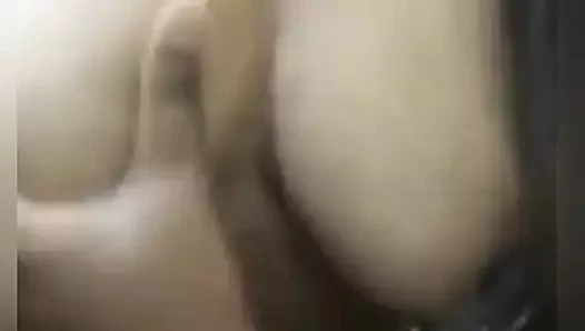 Hintli kız görüntülü görüşme