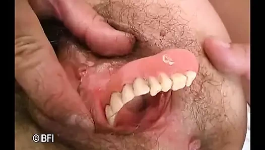 Dişlerini çıkar ve beni em