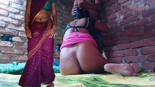 Pregnant suman bhabhi romantic mood se apne pati ka lund chuss gai.devar ne apne bhabhi ko chut chod ke pregnant kar diya