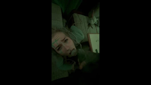 Dövmeli gözleri bağlı sürtük dim oda, derin sakso, anal, yüze boşalma, bakış açısı