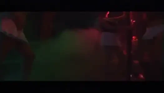 Olgun kulüp sürtükleri vahşi grup sikiş festivalinde sırılsıklam
