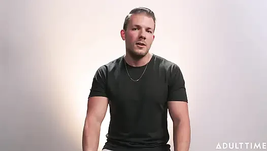 Codey Steele porno ve zevk için mormonluğu terk etti! | yıldızı röportajı | Adult Time