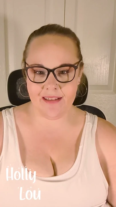 Porno izlerken yakalandı ve yaramaz pompalama ve emme ile teşvik edildi | Klip 1