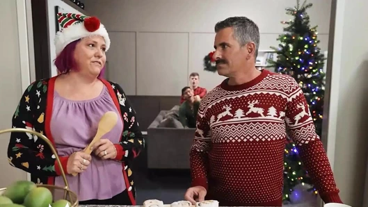 Damian Night ve Jake Preston birbirlerini emmek için soyunuyor ve jolly tatil hediyesi için boşalana kadar sikişiyor - twinkpop