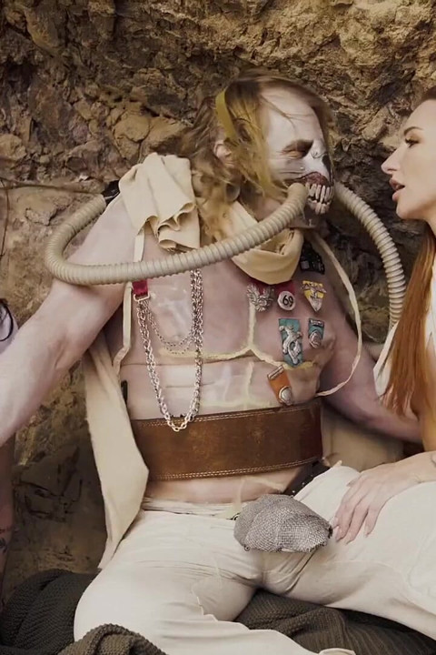 Furiosa büyük bir yarakla sikilmek için yalvarıyor (madi collins) - furiosa porno cosplay parodisi