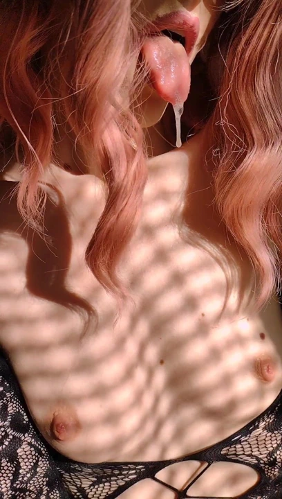 Göğüslerimde tükürük yerine sıcak sperm tercih ederim