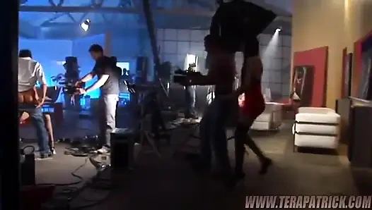 Broken: Sasha Grey, Jenna Haze, Victoria Sin, Kayla Paige, Lisa Daniels, Tommy Gunn'ın yer aldığı sahne 2b