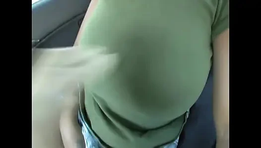 Siyah bebek büyük götlü arabada sikişiyor