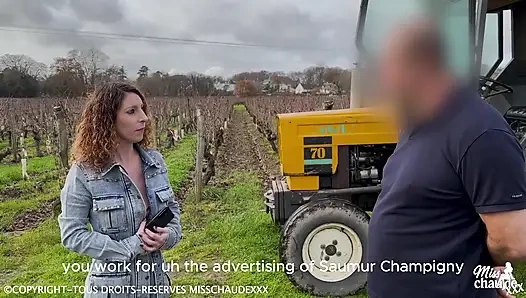 Beni Bir Çiftçi Tarafından Traktörde Seviştiriyorum, O Da Üzüm Bağlarında Beni Şaşırtıyor