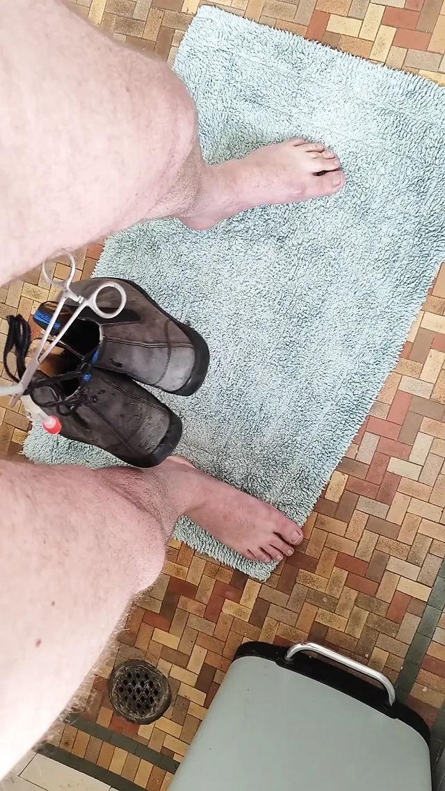 Sallanan çizmelerle kateterimi ağırlıkla