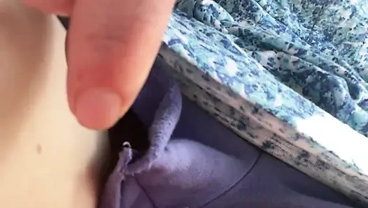 Üvey Anne Otobüsün Arkasında Kokulu Amıyla Oynuyor, Sonra Kokan Parmaklarını Kokluyor Ve Emiyor!