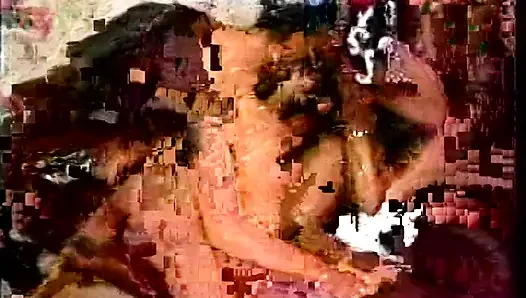 Tombul zenci ve sarışın fahişe amcıklarını bir grup delikanlıya sert siktiriyor