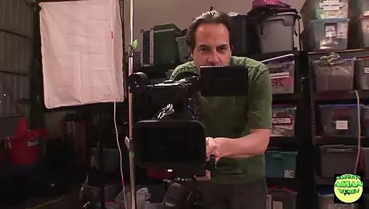 Çekim seansı muhteşem dövmeli Asyalı ateşli kızla sikiş seansına dönüşüyor