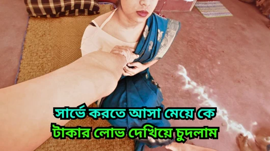 Ateşli seksi hizmetli bir kızı baştan çıkarıyorum ve onu benimle seks yapmayı teklif ediyorum