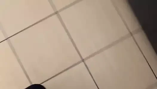 Bakış açısı: siyah taytla yürümek