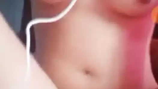 melayu-awek tahi lalat atas bibir 2