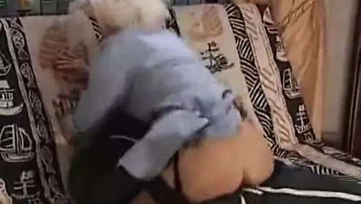 Benim seksi piercing büyükanne ile çikolata horoz