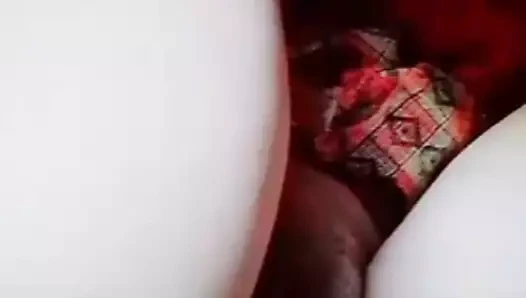 Ateşli seksi genç 18+ yaşındaki seksi kız oldukça seksi ateşli büyük büyük göğüslerini ovuyor ve oldukça seksi yapıyor