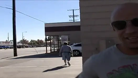 Büyük memeli takdire şayan bebek gibi kız düzgün bir şekilde sikiliyor