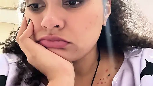 Gazlı süte tahammülsüz kız tuvalette ve osuruyor