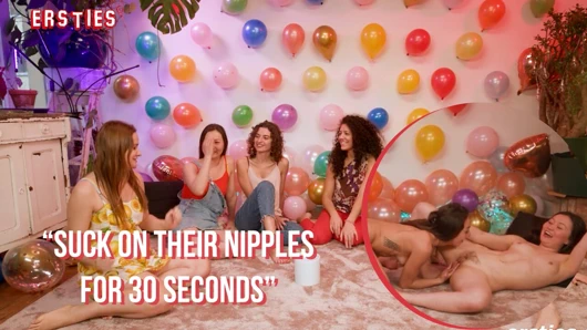 Ersties - ateşli lezbiyenler ateşli bir doğruluk mu cesaret mi oyunu oynuyor