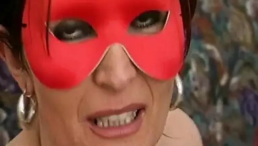 Gabriella mastürbasyon yapan İtalyan esmer orta yaşlı seksi kadın