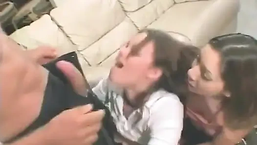 İki genç kız snowball boşalması