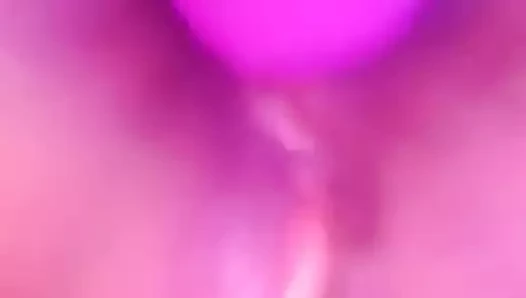 Thai Frau liebt den Dildo in Muschi und Arsch