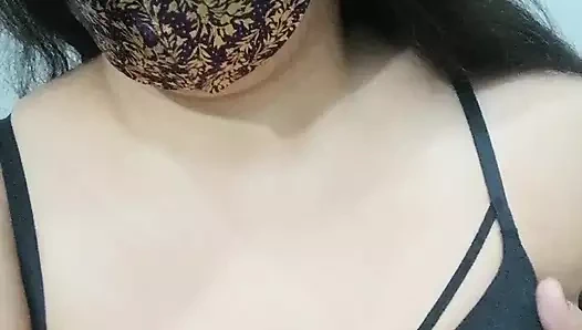 PAKISTANLı ATEŞLI KıZıN GÖĞÜSLERINI GÖSTERIYOR