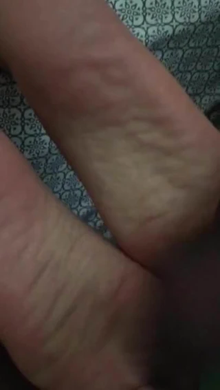 Kolej footjob (2 of 2)