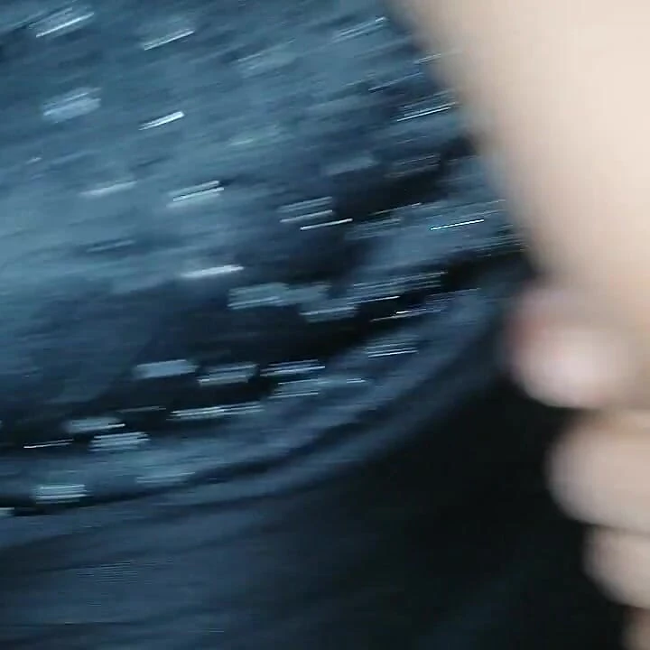 Alkolsüz kulüp orta yaşlı seksi kadın sikişmeye hazırlanıyor