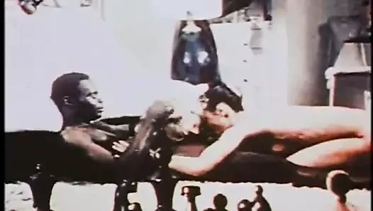 Brigitte siyah arkadaşlarıyla iyi vakit geçiriyor