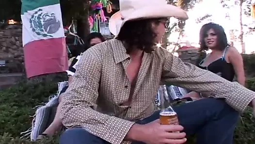 Michelle avanti ve alisha k otto ile üçlü seks yapıyor