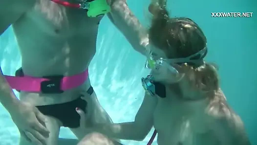 Samantha cruz havuzda becerdin ağız alır