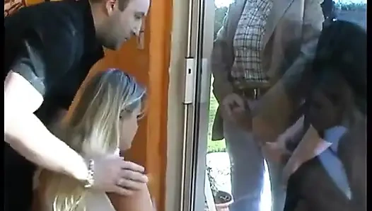 Büyük memeli sarışın sürtük grup seks yapıyor