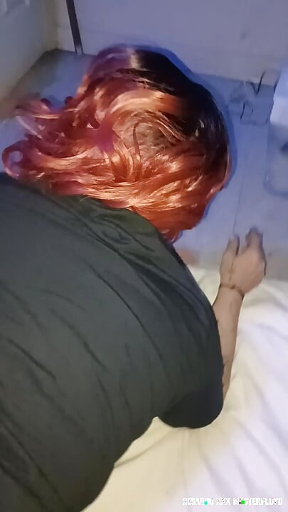 Komşunun seksi kızı amının içine boşalıyor