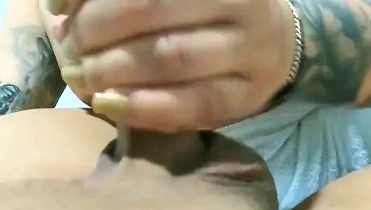 Latin Kadın Tamamen Acımasız Bir Sakso Çekiyor