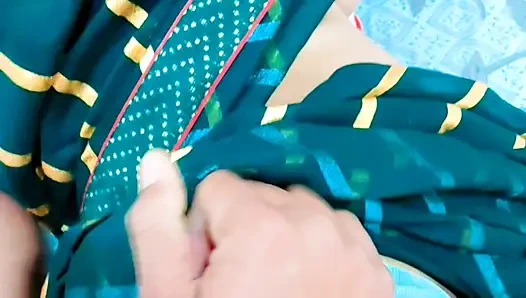 Hintli evli kadın kocası tarafından zevk için domaltılarak sikiliyor