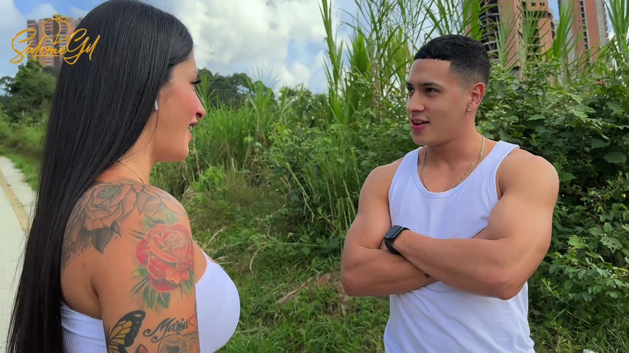 पूर्व कॉलेज सहपाठी मुझे घर पर जोर से चोदता है जब हम फिर से व्यायाम करते हैं