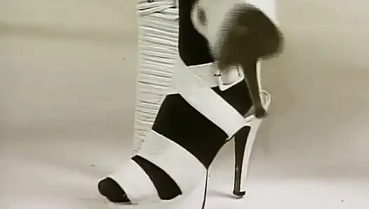 Almanya'dan bu amatör hatun oyuncu seçmelerinde mükemmel vücudunu gösteriyor