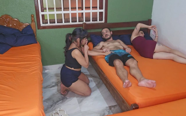 Eşim odamızı çekici, büyük bir arkadaşıyla paylaşıyor