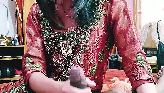 Şehvetli orta yaşlı seksi kadınla sikişiyor