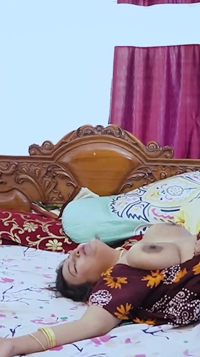 Paraswali bhabhi'nin büyük götüne aletimi soktum | Klip 2