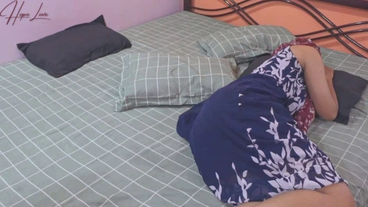 Karım uzaktayken azgın hizmetçiyle sevişmek.