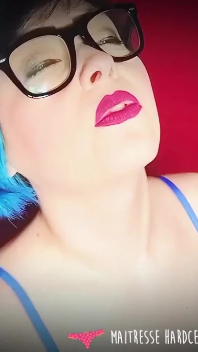Vends-ta-culotte - güzel bir Fransız dominatrix tarafından dölünü yeme talimatları | Klip 2